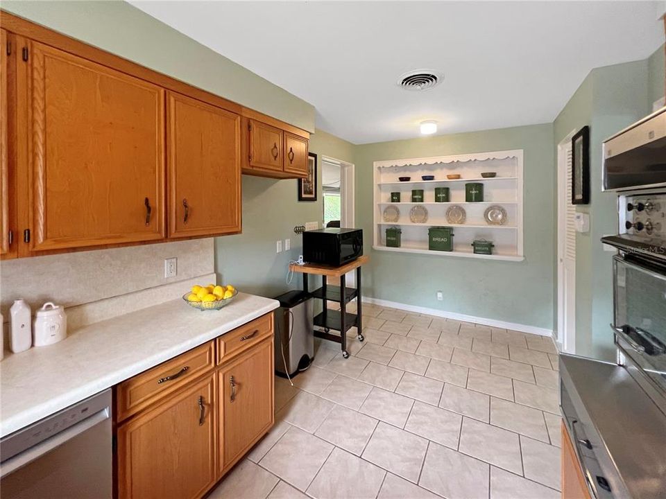 Active With Contract: $375,000 (2 beds, 2 baths, 1975 Square Feet)