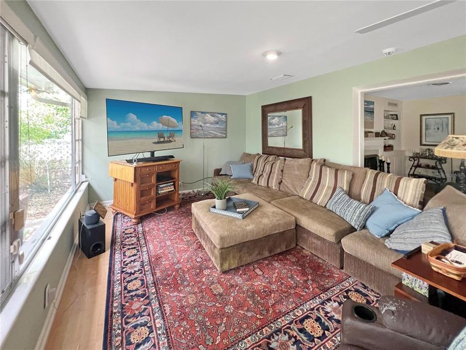 Active With Contract: $375,000 (2 beds, 2 baths, 1975 Square Feet)