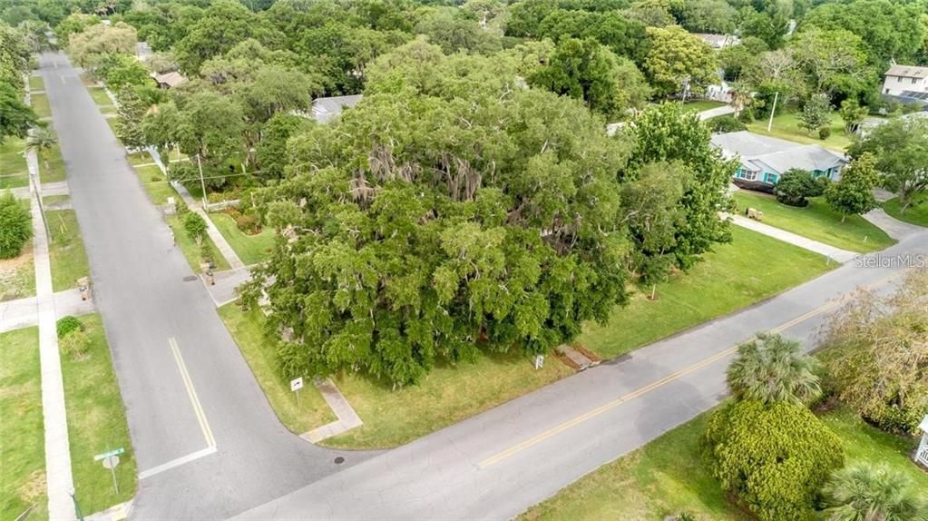 Active With Contract: $375,000 (2 beds, 2 baths, 1975 Square Feet)