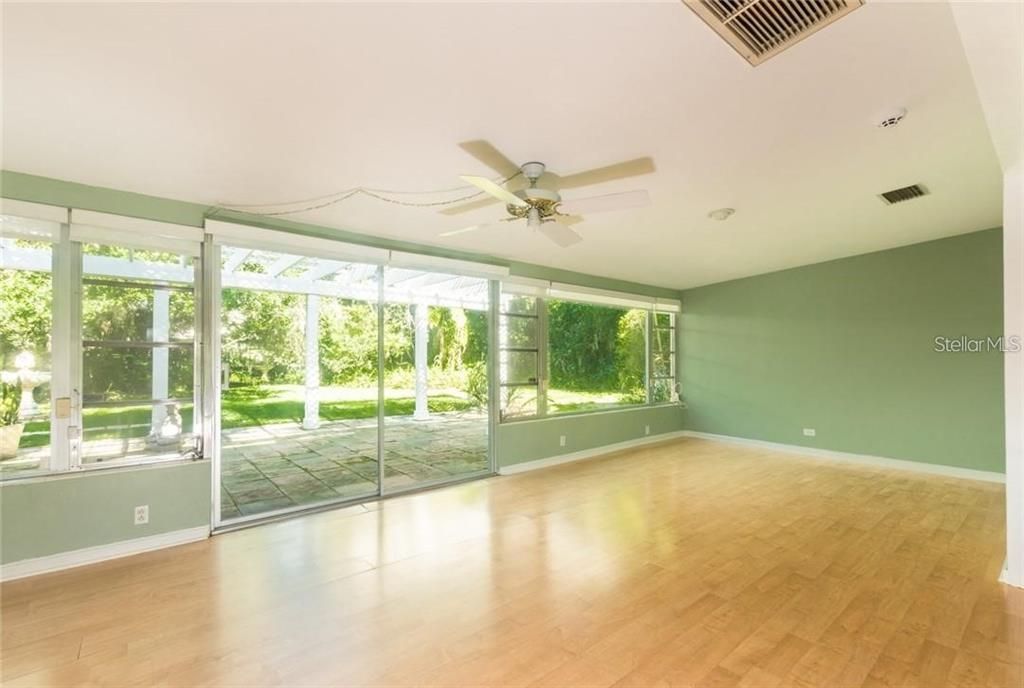 Active With Contract: $375,000 (2 beds, 2 baths, 1975 Square Feet)