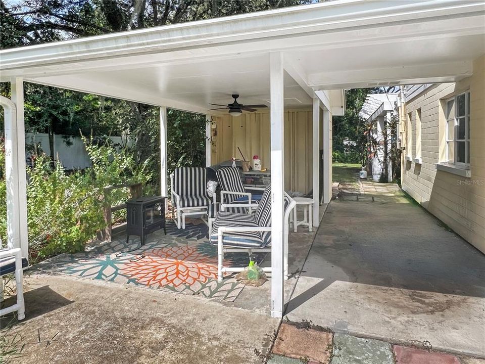 Active With Contract: $375,000 (2 beds, 2 baths, 1975 Square Feet)