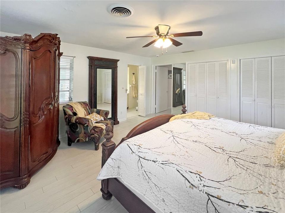 Active With Contract: $375,000 (2 beds, 2 baths, 1975 Square Feet)