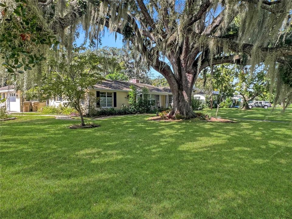 Active With Contract: $375,000 (2 beds, 2 baths, 1975 Square Feet)