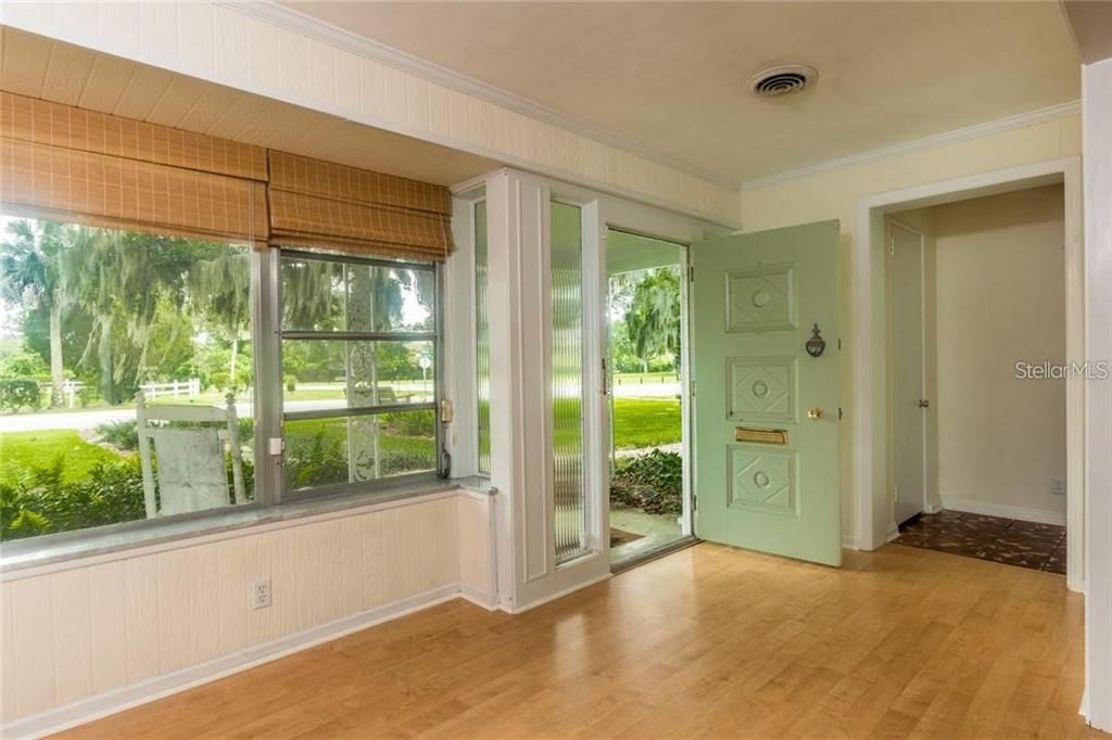 Active With Contract: $375,000 (2 beds, 2 baths, 1975 Square Feet)