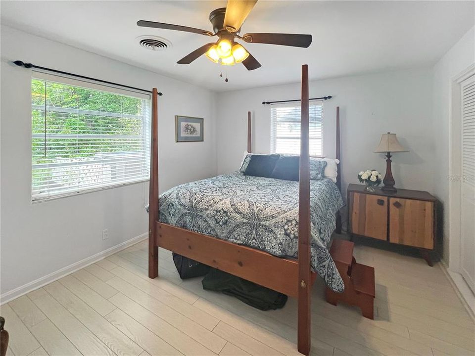 Active With Contract: $375,000 (2 beds, 2 baths, 1975 Square Feet)