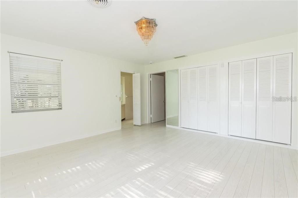 Active With Contract: $375,000 (2 beds, 2 baths, 1975 Square Feet)