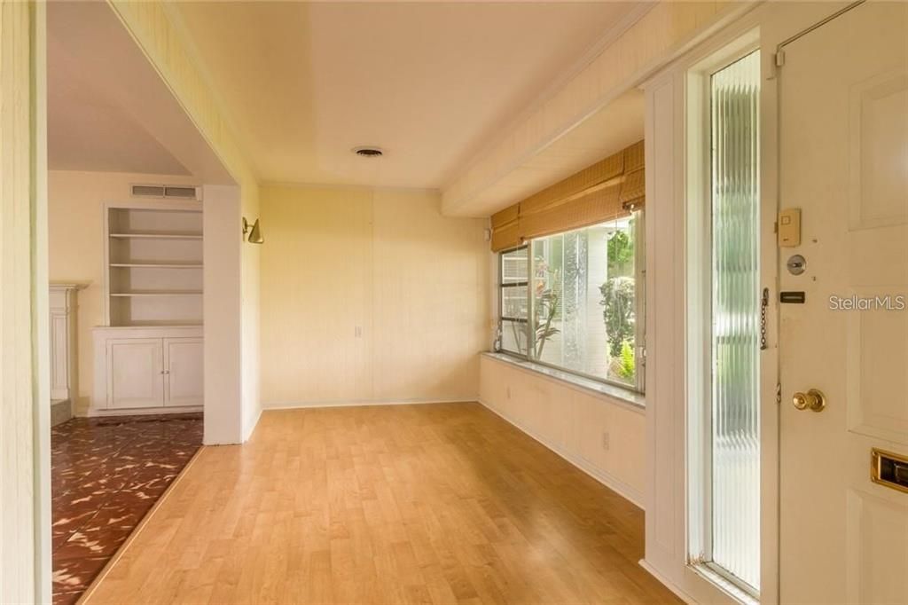 Active With Contract: $375,000 (2 beds, 2 baths, 1975 Square Feet)