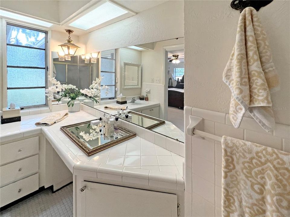 Active With Contract: $375,000 (2 beds, 2 baths, 1975 Square Feet)