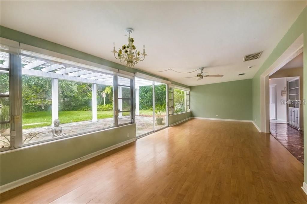 Active With Contract: $375,000 (2 beds, 2 baths, 1975 Square Feet)