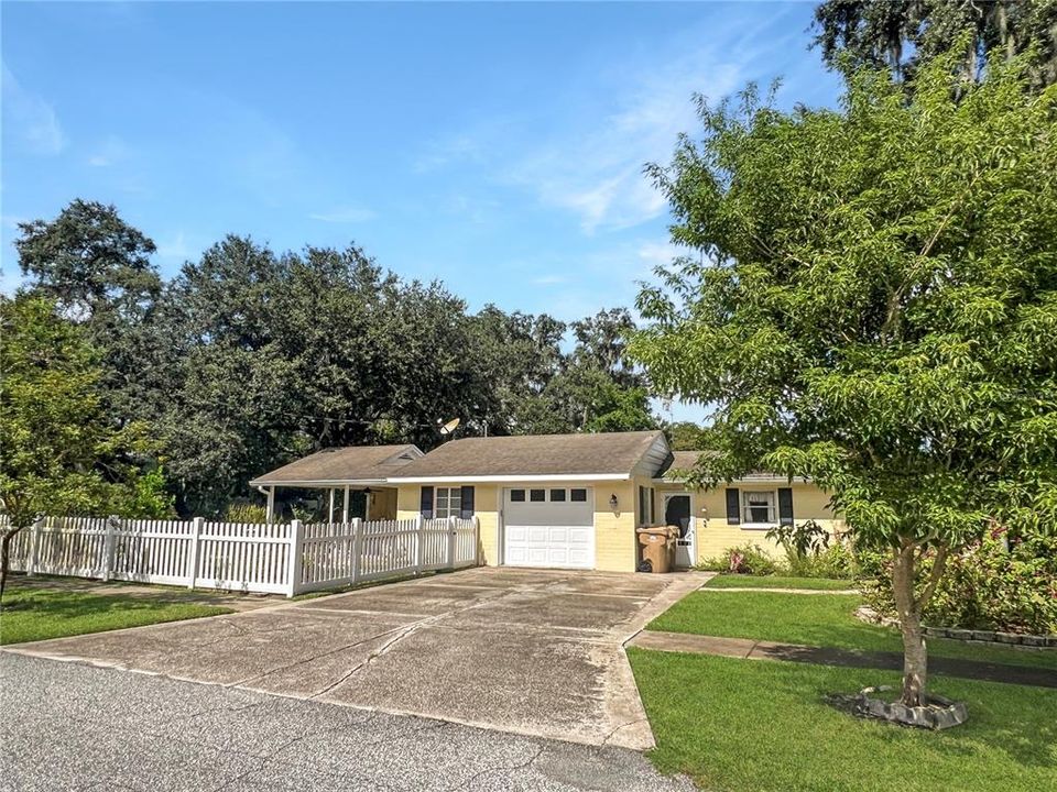 Active With Contract: $375,000 (2 beds, 2 baths, 1975 Square Feet)