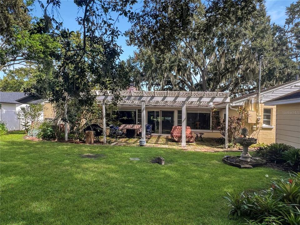 Active With Contract: $375,000 (2 beds, 2 baths, 1975 Square Feet)