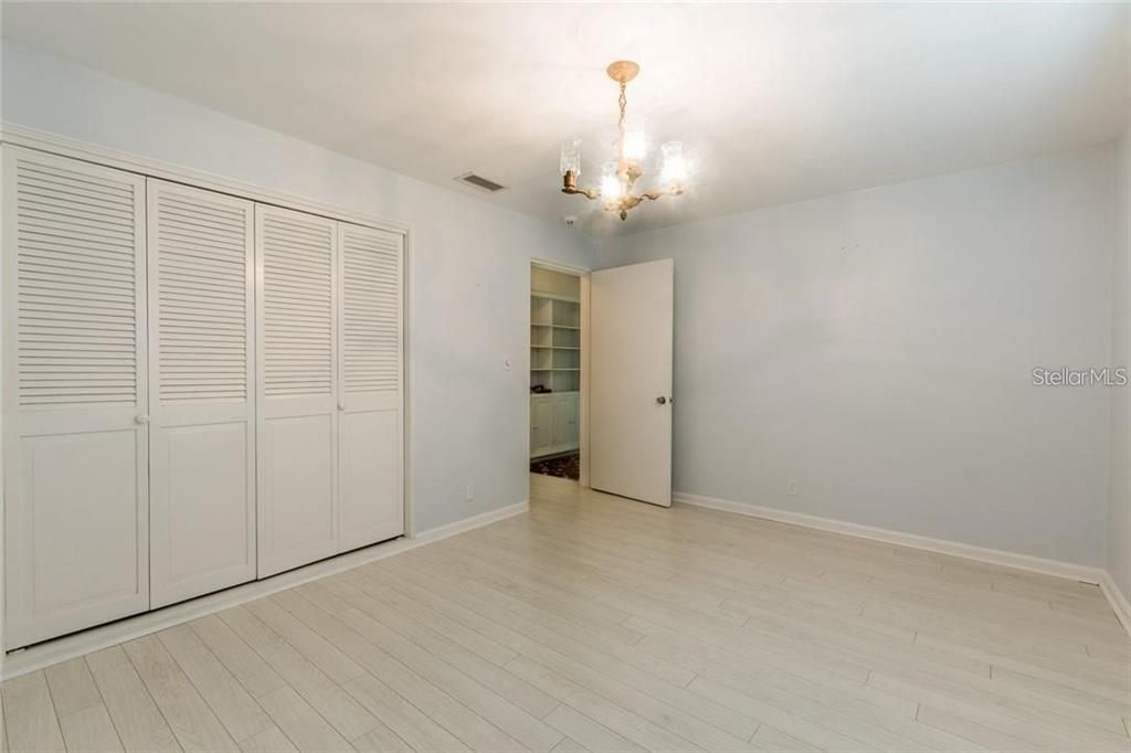 Active With Contract: $375,000 (2 beds, 2 baths, 1975 Square Feet)