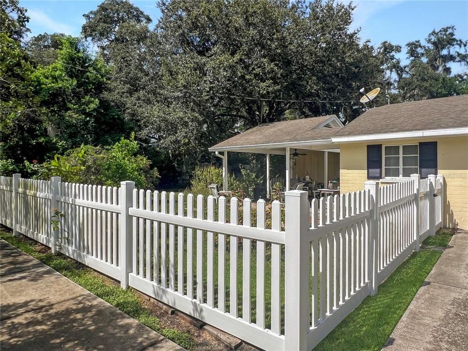 Active With Contract: $375,000 (2 beds, 2 baths, 1975 Square Feet)