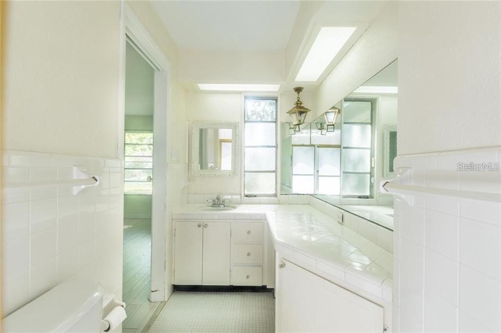 Active With Contract: $375,000 (2 beds, 2 baths, 1975 Square Feet)