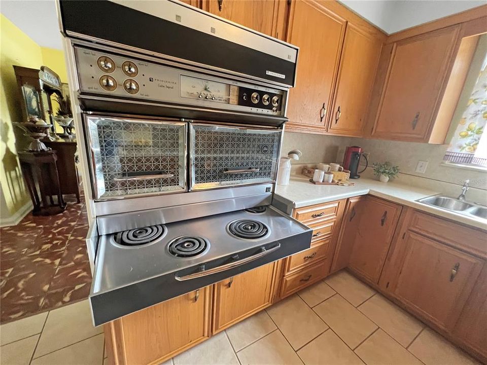 Active With Contract: $375,000 (2 beds, 2 baths, 1975 Square Feet)