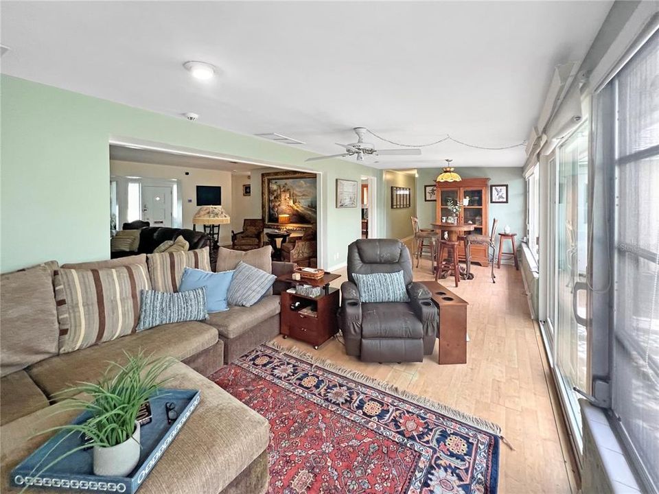 Active With Contract: $375,000 (2 beds, 2 baths, 1975 Square Feet)