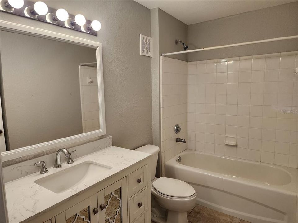 For Rent: $1,650 (2 beds, 2 baths, 996 Square Feet)