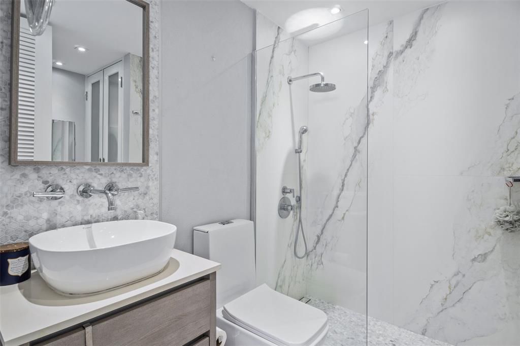 Active With Contract: $395,000 (1 beds, 1 baths, 494 Square Feet)