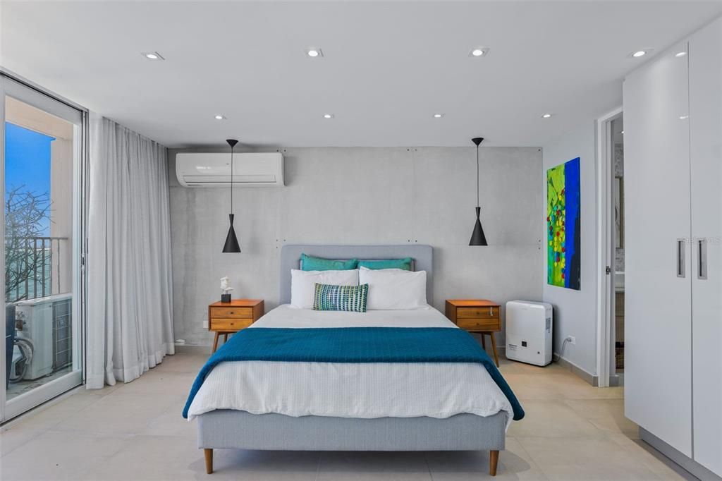 Active With Contract: $395,000 (1 beds, 1 baths, 494 Square Feet)