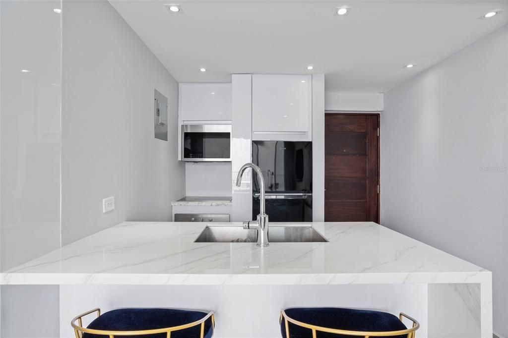 Active With Contract: $395,000 (1 beds, 1 baths, 494 Square Feet)