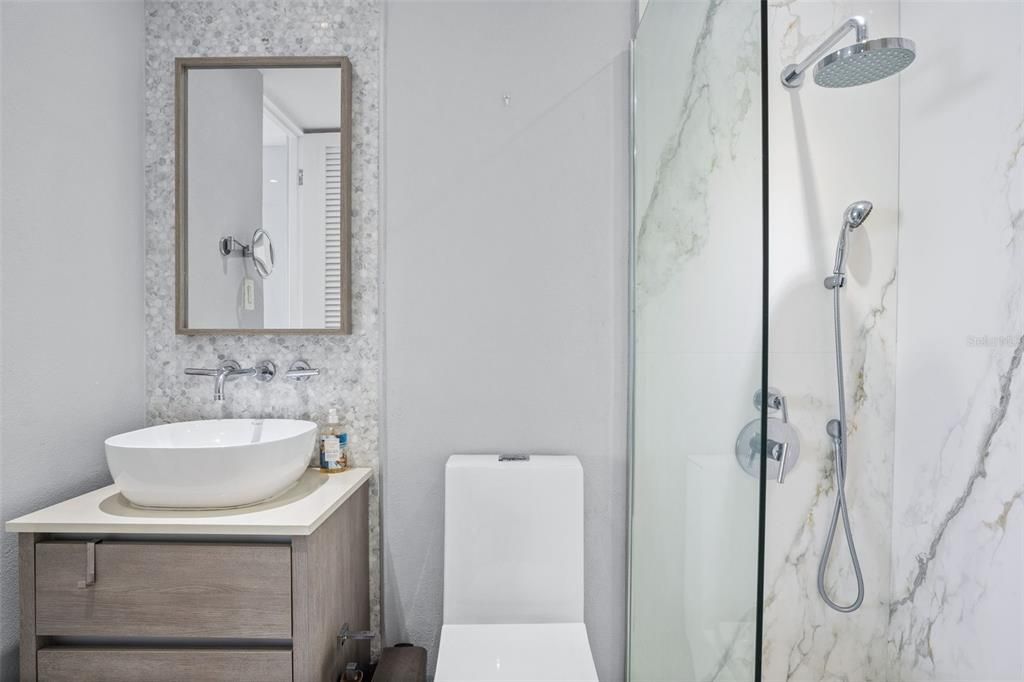 Active With Contract: $395,000 (1 beds, 1 baths, 494 Square Feet)