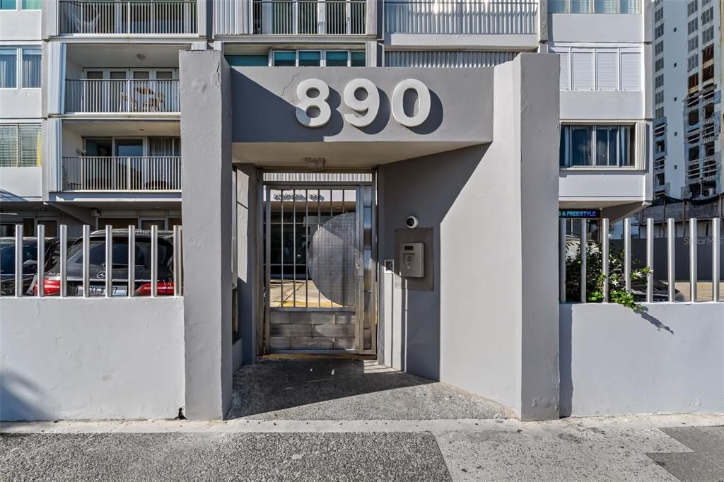 Active With Contract: $395,000 (1 beds, 1 baths, 494 Square Feet)