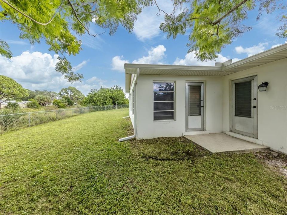 合同活跃: $199,000 (2 贝兹, 1 浴室, 1517 平方英尺)