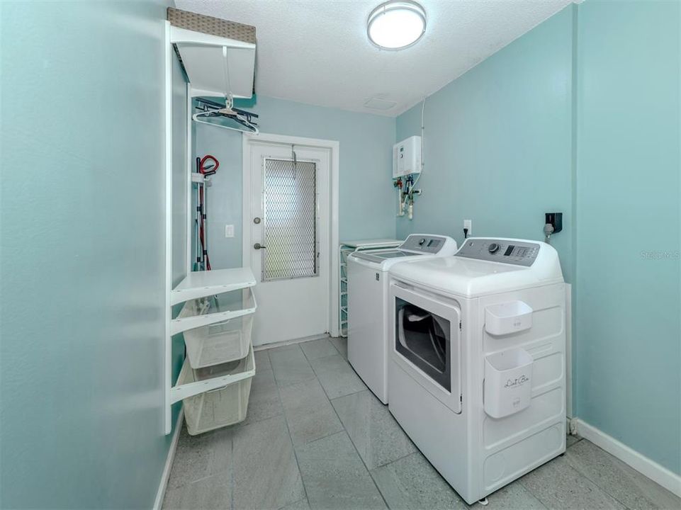 合同活跃: $199,000 (2 贝兹, 1 浴室, 1517 平方英尺)