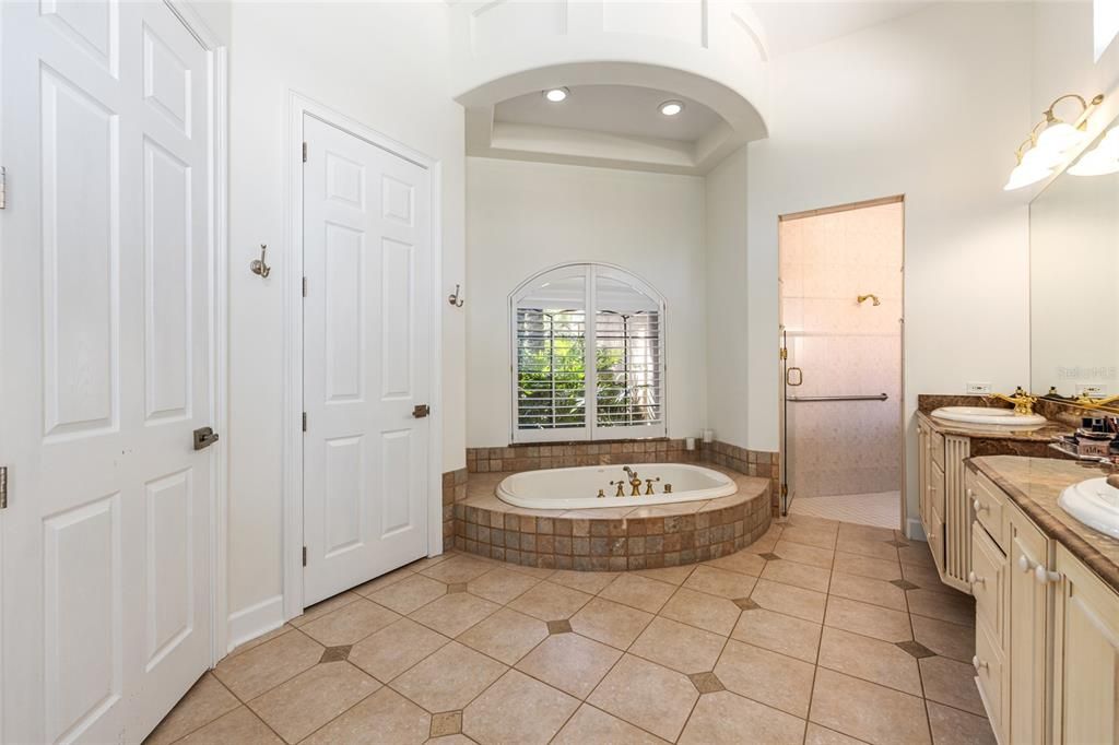 待售: $2,950,000 (4 贝兹, 5 浴室, 4535 平方英尺)