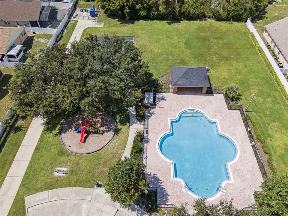 合同活跃: $389,000 (5 贝兹, 3 浴室, 2650 平方英尺)