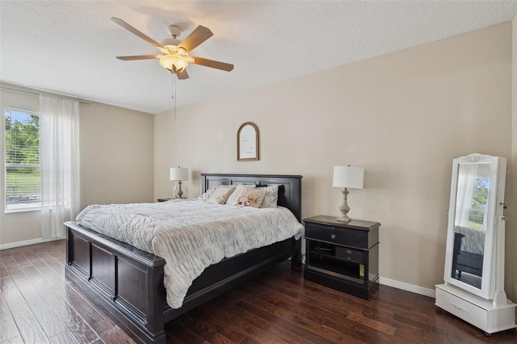 合同活跃: $389,000 (5 贝兹, 3 浴室, 2650 平方英尺)