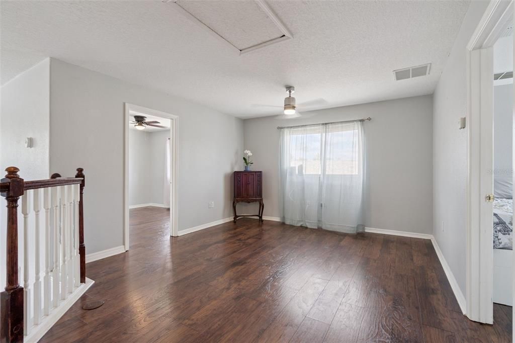 合同活跃: $389,000 (5 贝兹, 3 浴室, 2650 平方英尺)