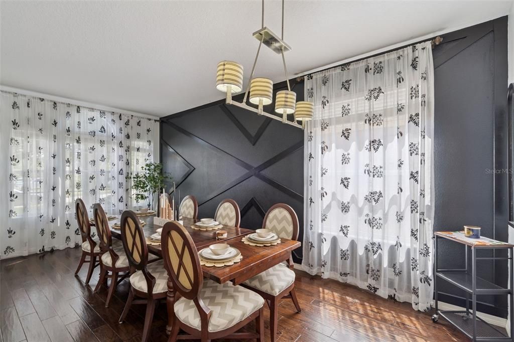 合同活跃: $389,000 (5 贝兹, 3 浴室, 2650 平方英尺)