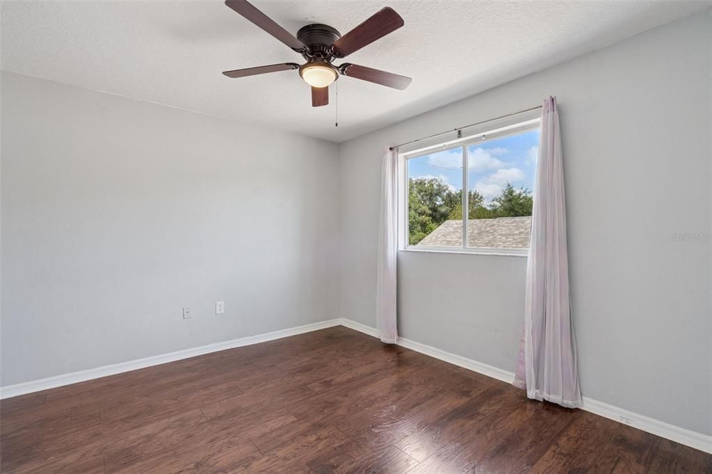 合同活跃: $389,000 (5 贝兹, 3 浴室, 2650 平方英尺)