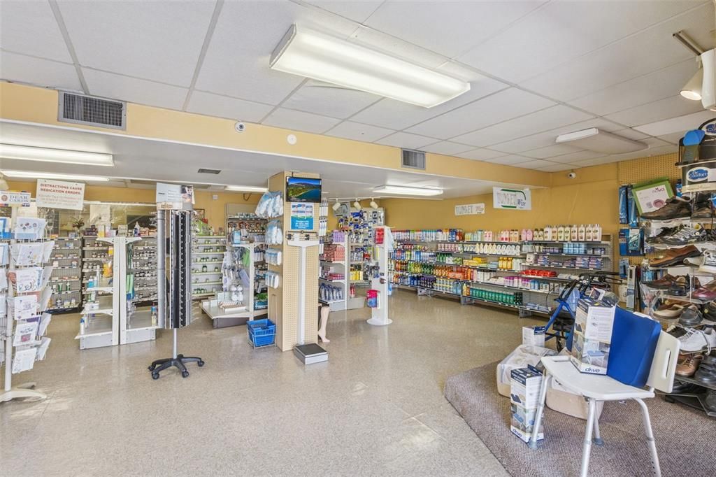 待售: $2,000,000 (0 贝兹, 0 浴室, 3689 平方英尺)