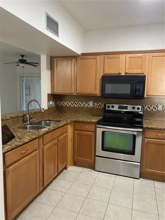 For Rent: $1,750 (3 beds, 2 baths, 1151 Square Feet)
