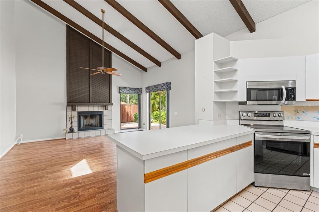 Active With Contract: $485,000 (3 beds, 2 baths, 2310 Square Feet)