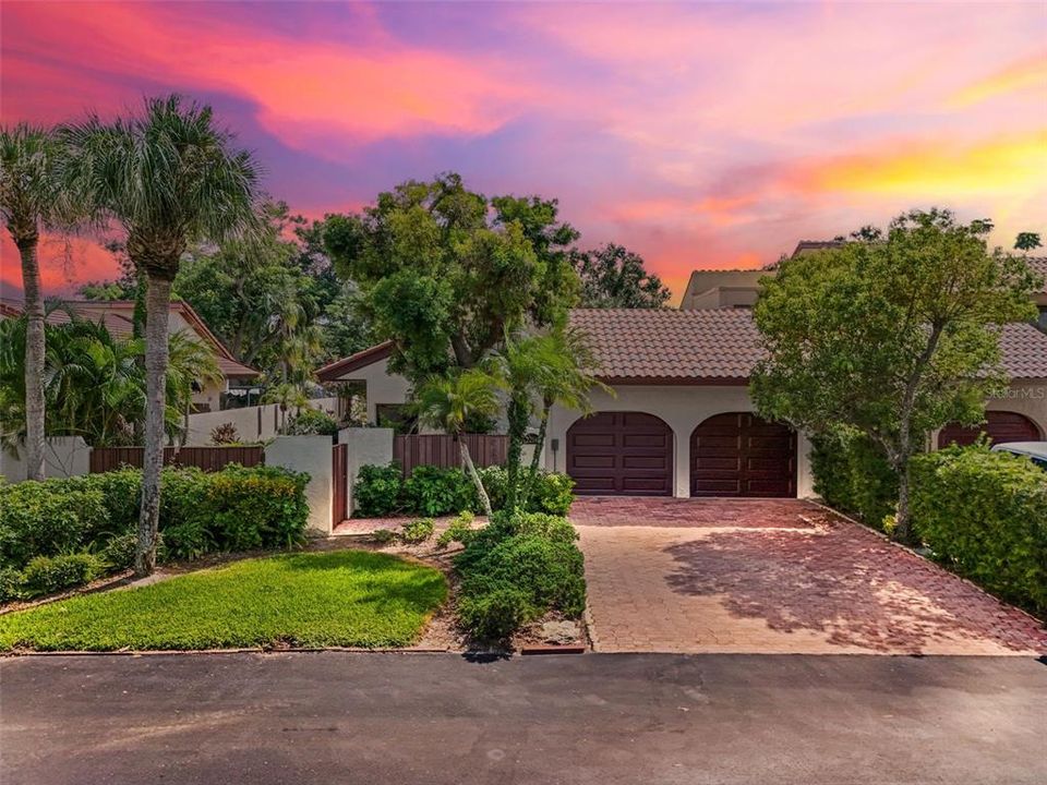 Active With Contract: $485,000 (3 beds, 2 baths, 2310 Square Feet)