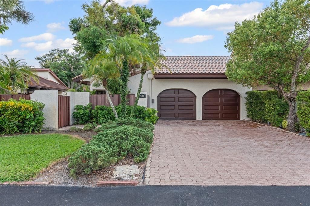 Active With Contract: $485,000 (3 beds, 2 baths, 2310 Square Feet)