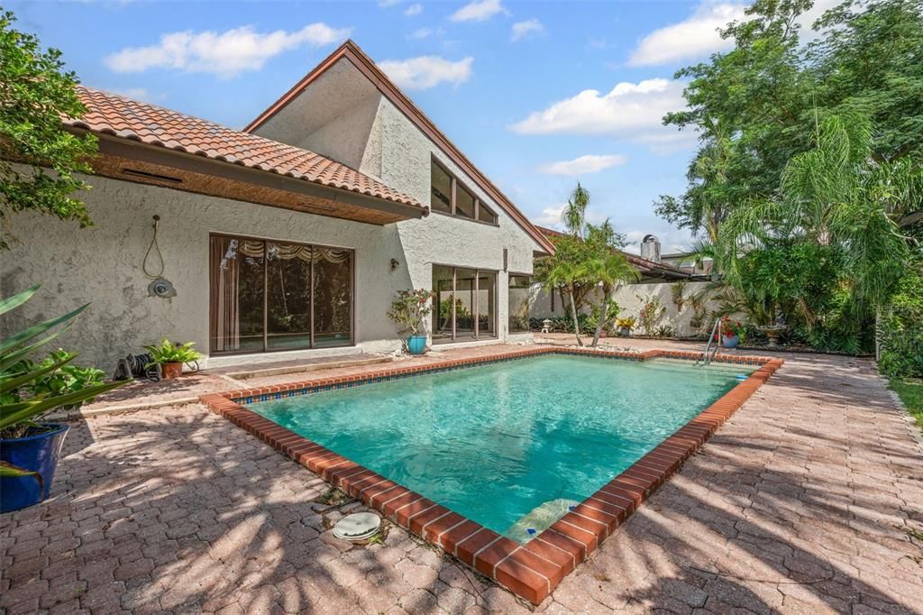 Active With Contract: $485,000 (3 beds, 2 baths, 2310 Square Feet)