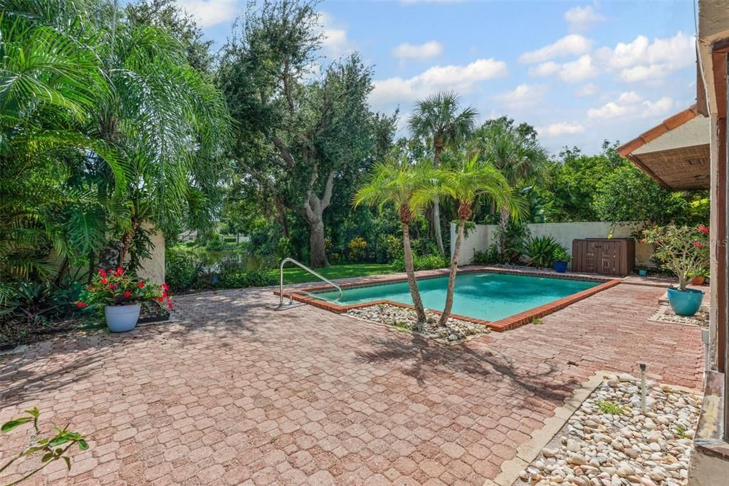 Active With Contract: $485,000 (3 beds, 2 baths, 2310 Square Feet)