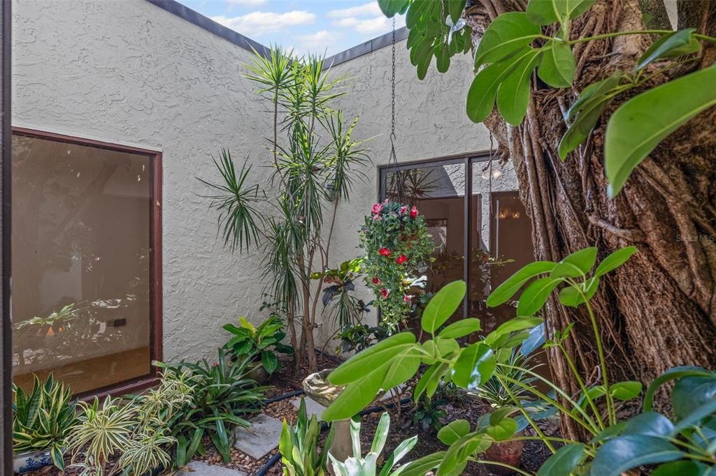 Active With Contract: $485,000 (3 beds, 2 baths, 2310 Square Feet)