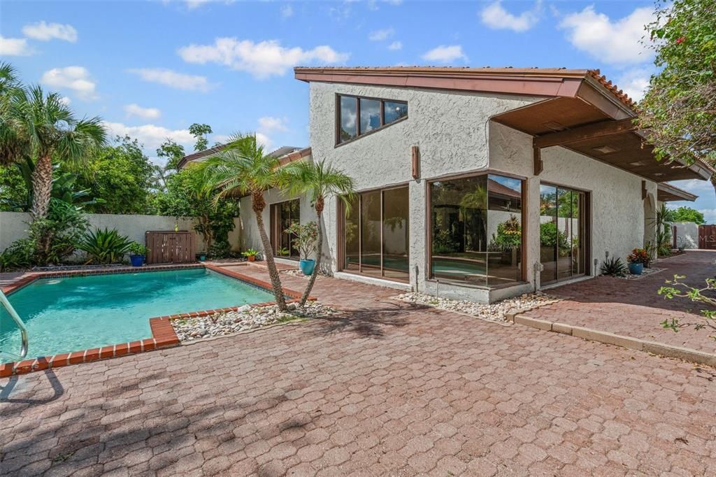 Active With Contract: $485,000 (3 beds, 2 baths, 2310 Square Feet)