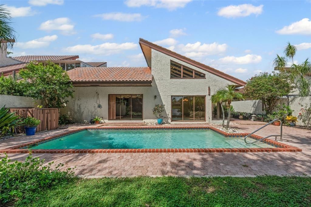 Active With Contract: $485,000 (3 beds, 2 baths, 2310 Square Feet)