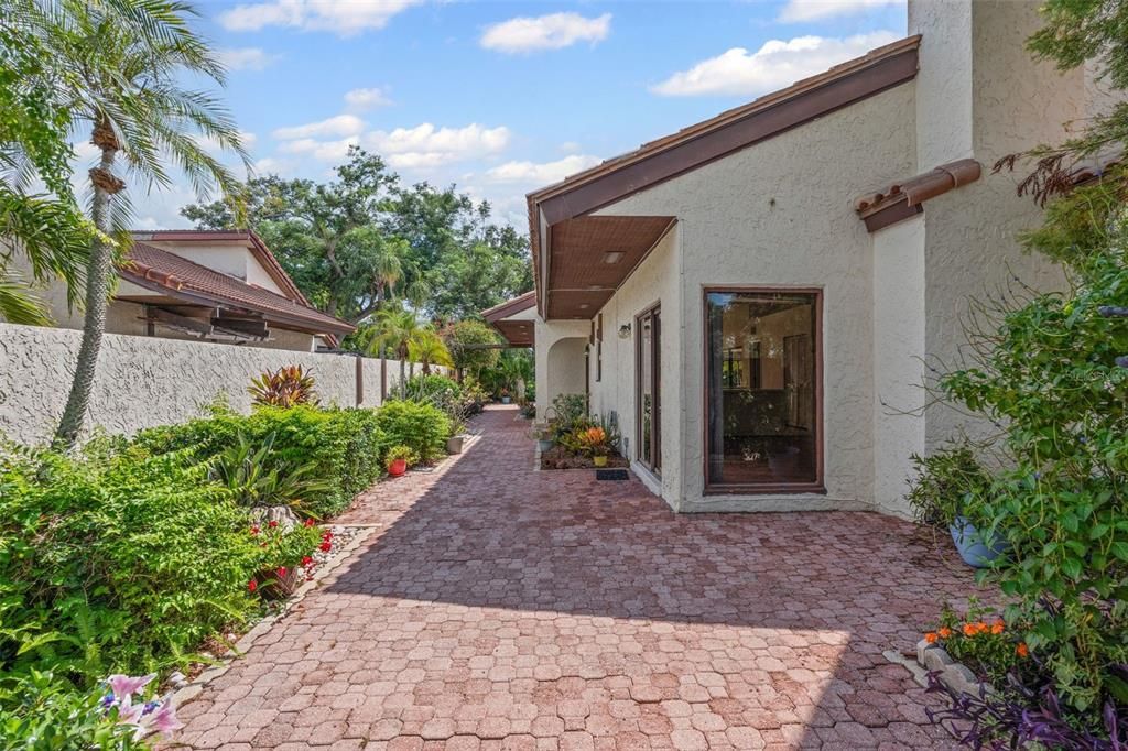 Active With Contract: $485,000 (3 beds, 2 baths, 2310 Square Feet)