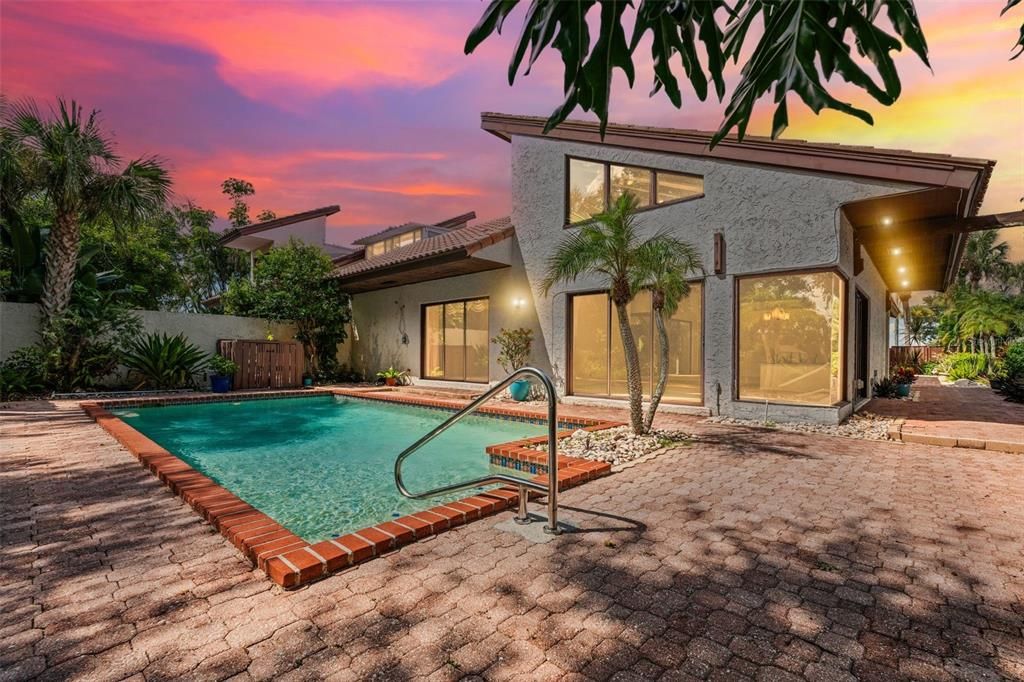 Active With Contract: $485,000 (3 beds, 2 baths, 2310 Square Feet)