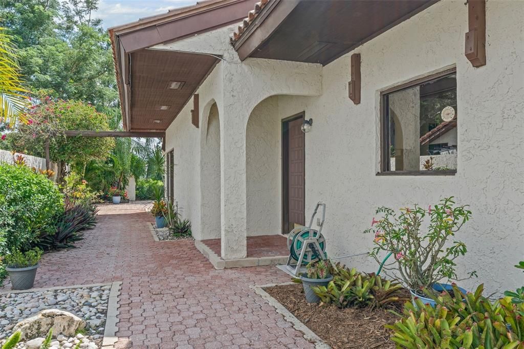 Active With Contract: $485,000 (3 beds, 2 baths, 2310 Square Feet)