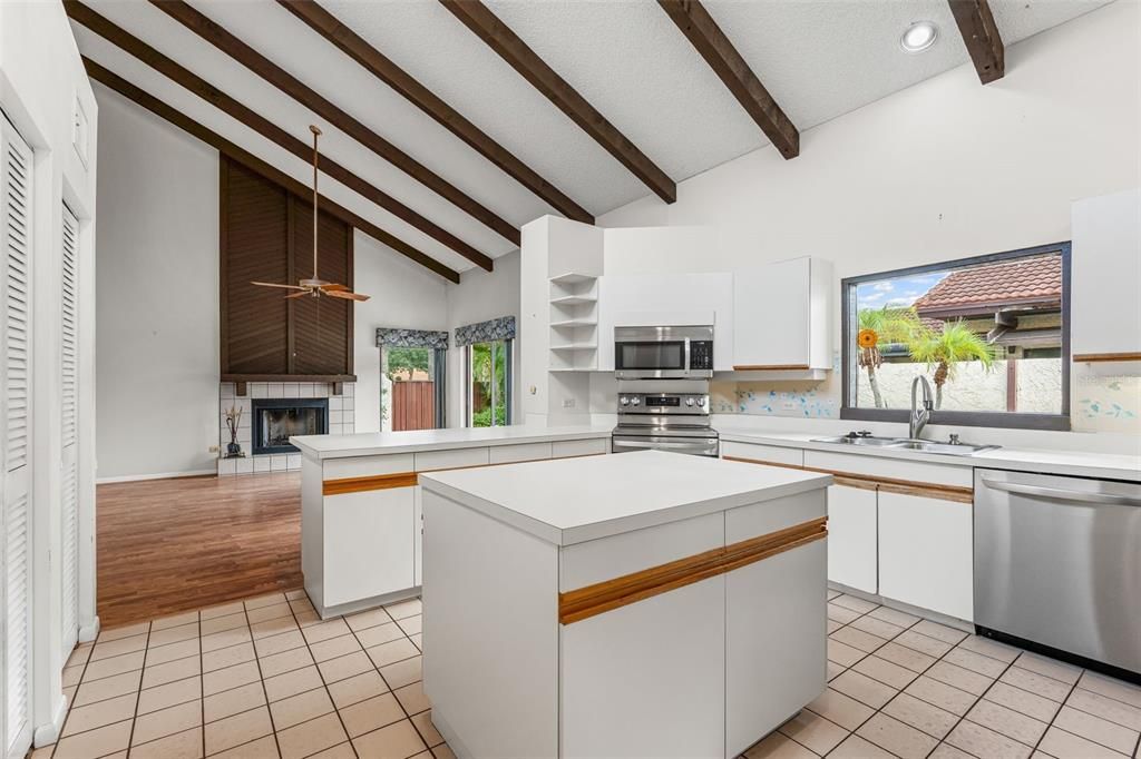 Active With Contract: $485,000 (3 beds, 2 baths, 2310 Square Feet)