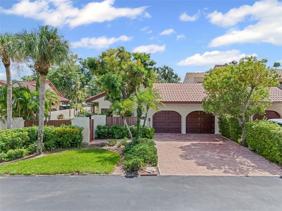 Active With Contract: $485,000 (3 beds, 2 baths, 2310 Square Feet)