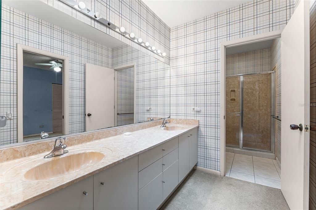 Active With Contract: $485,000 (3 beds, 2 baths, 2310 Square Feet)